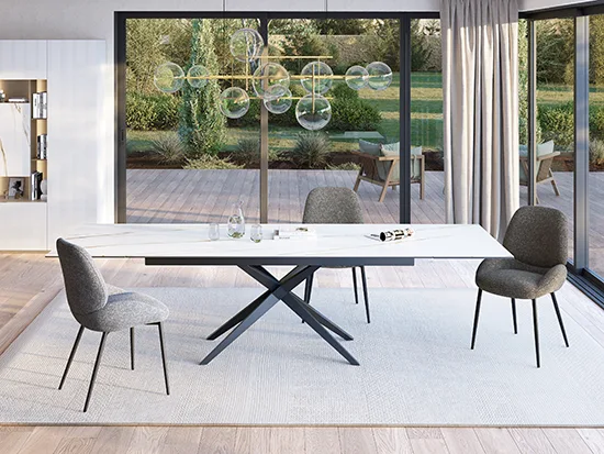 vue détaillée de la table de salle à manger en céramique marbre calacatta CELIO Écrin aux Meubles Bouchiquet à Bergues