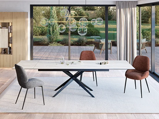vue détaillée de la table de salle à manger en céramique travertin CELIO Écrin aux Meubles Bouchiquet à Bergues