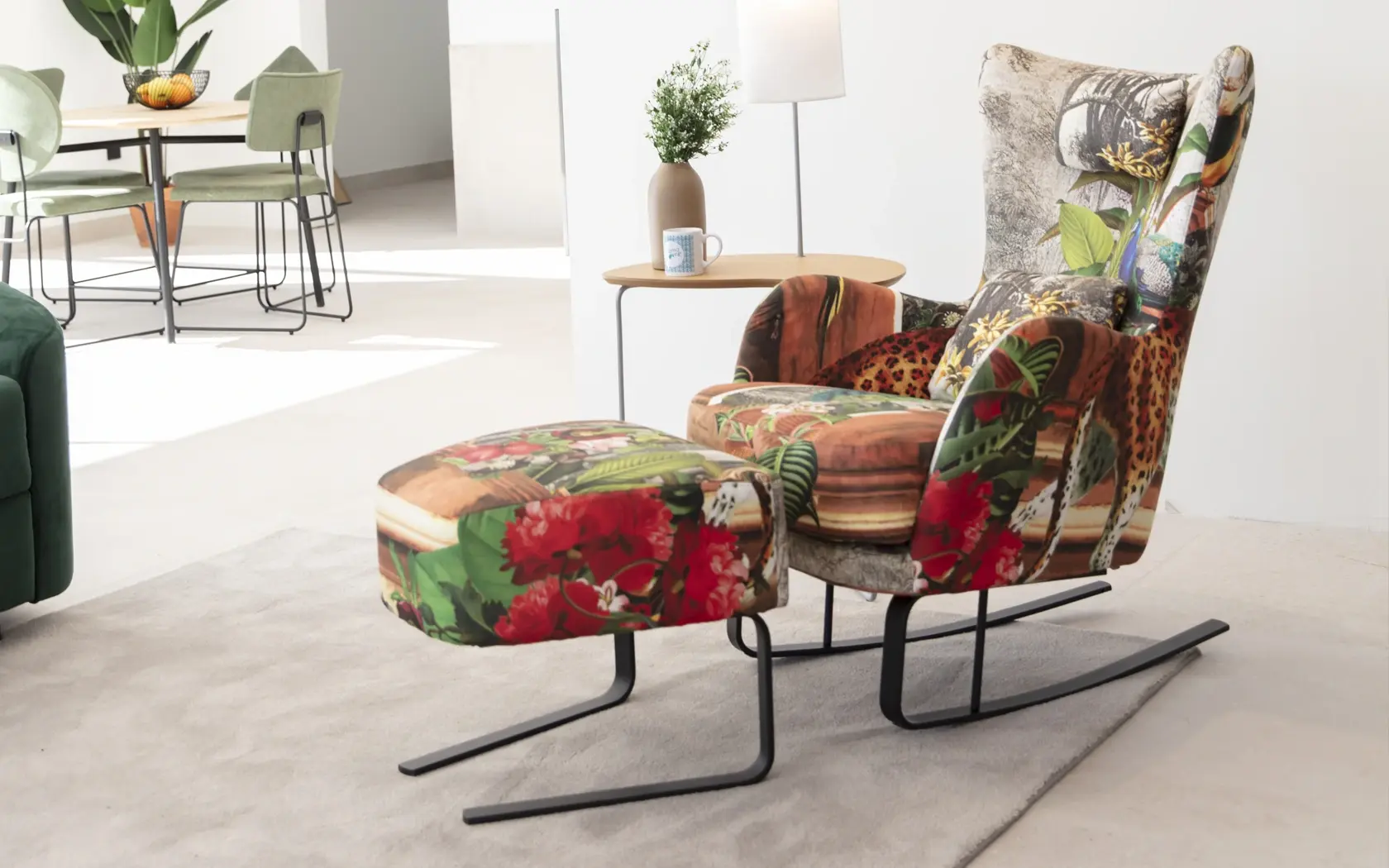 Fauteuil en tissu Fama Kylian à motif multicolore, présenté de trois quarts – Meubles Bouchiquet à Bergues (59)