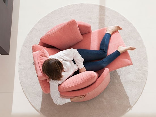 Fauteuil relax tissu rose cocooning Fama Moonrise