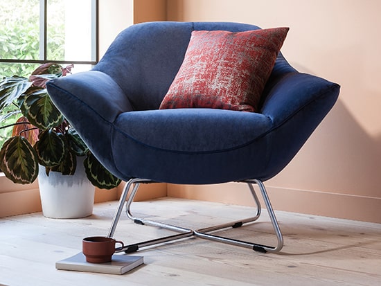 Petit fauteuil design bleu Hebe