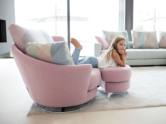 Petit fauteuil Fama Roxane avec pouf rose