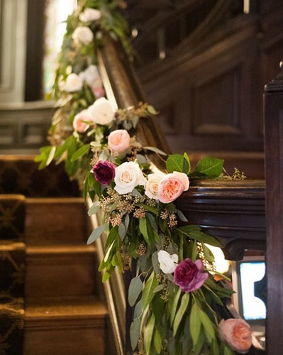 Décoration escalier avec des fleurs Meubles Bouchiquet