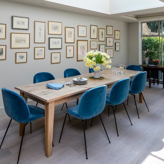 Salle à manger avec chaise bleu Meubles Bouchiquet