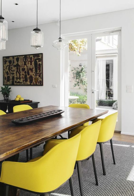 Salle à manger avec chaise jaune Meubles Bouchiquet