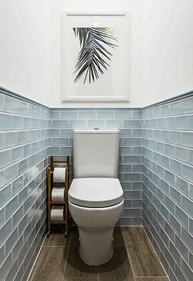 Idée déco toilette bleu clair bord de mer Meubles Bouchiquet