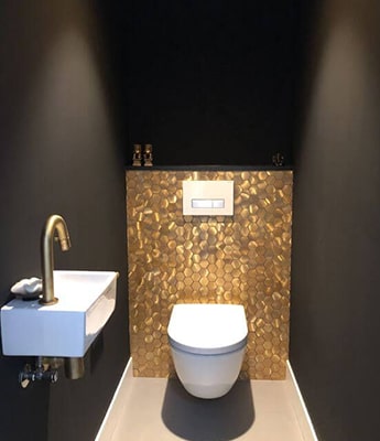 Idée toilette déco noir et doré Meubles Bouchiquet