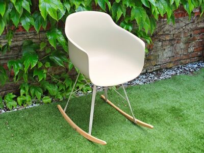 Rocking chair scandinave en polypropylène beige promotion magasin Meubles Bouchiquet