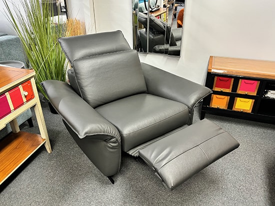 Canapé cuir gris anthracite 2 places relax fauteuil relax électrique promotion Meubles Bouchiquet