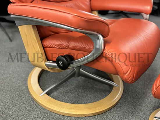 Fauteuil de relaxation Stressless View cuir orange promotion Meubles Bouchiquet Bergues