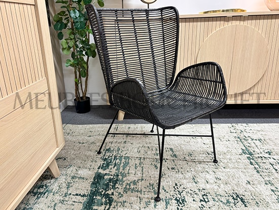 Fauteuil à oreilles design en rotin noir - Nis - Meubles Bouchiquet Bergues