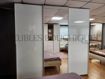 Armoire dressing 3 portes coulissantes avec éclairage Meubles CELIO promotion Meubles Bouchiquet Bergues