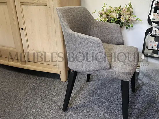 Chaise design avec accoudoirs tissu gris promotion Meubles Bouchiquet Bergues