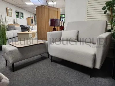 Fauteuil large tissu gris clair pouf FAMA promotion Meubles Bouchiquet