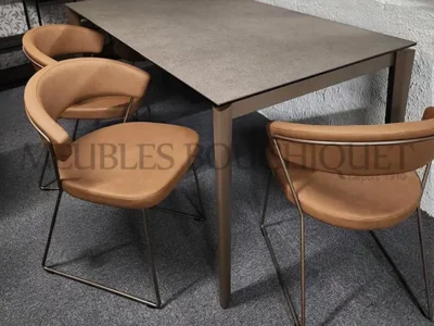 Lot de 4 chaises design cognac piétement bronze Meubles Bouchiquet Bergues Dunkerque