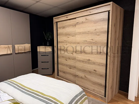 Armoire chambre 2 portes bois coulissantes Meubles Célio – First promo Meubles Bouchiquet