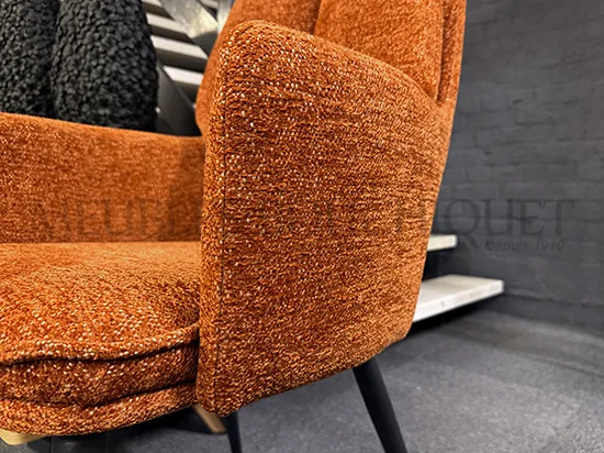 Chaise avec accoudoirs tissu orange promo Meubles Bouchiquet Dunkerque
