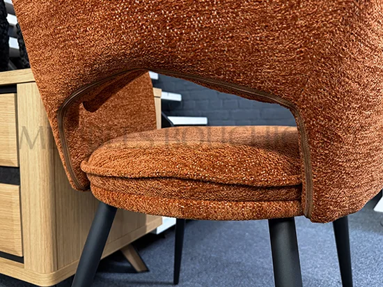 Chaise avec accoudoirs tissu orange promo Meubles Bouchiquet Nord Bergues