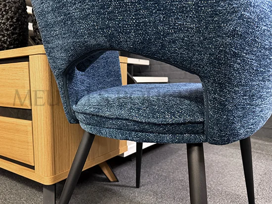 Chaise bleu avec accoudoirs promo Meubles Bouchiquet Nord Bergues