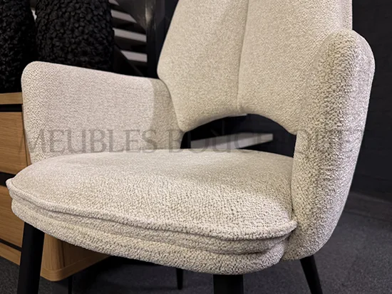 Chaise tissu beige avec accoudoirs promo Meubles Bouchiquet Bergues