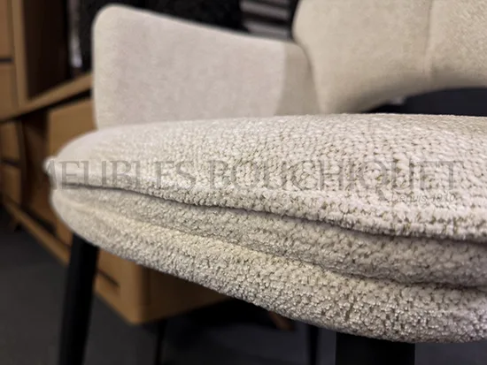 Chaise tissu beige avec accoudoirs promo Meubles Bouchiquet Dunkerque