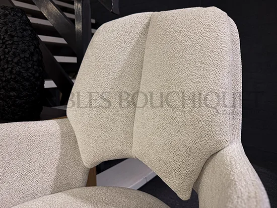 Chaise tissu beige avec accoudoirs promo Meubles Bouchiquet magasin