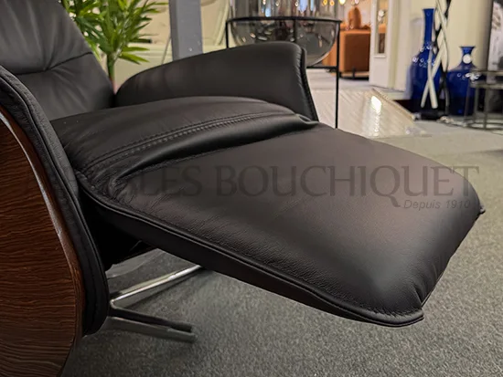 Fauteuil relax manuel cuir noir et accoudoirs bois - Promo Meubles Bouchiquet Dunkerque