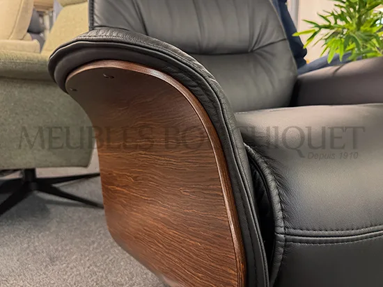Fauteuil relax manuel cuir noir et accoudoirs bois - Promo Meubles Bouchiquet