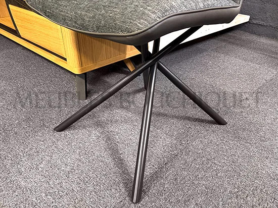 Lot de 2 chaises grises bi-matière pied métal promo Meubles Bouchiquet Nord