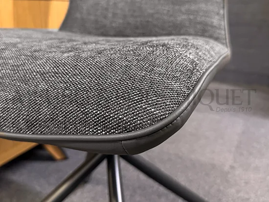 Lot de 2 chaises grises bi-matière pied métal promo Meubles Bouchiquet Bergues