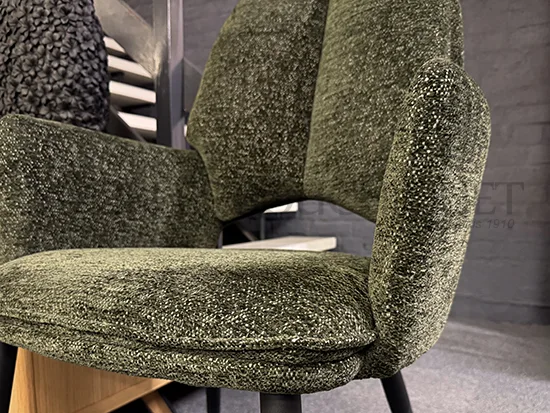 Lot de 2 chaises tissu vert avec accoudoirs promo Meubles Bouchiquet Bergues