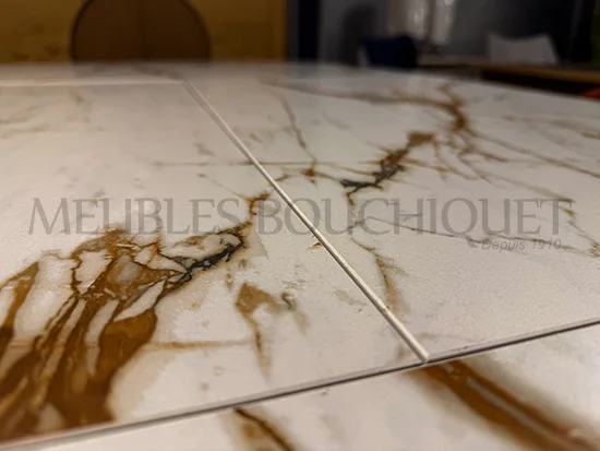 Table extensible pied central bois et plateau céramique - Meubles Bouchiquet promo Nord