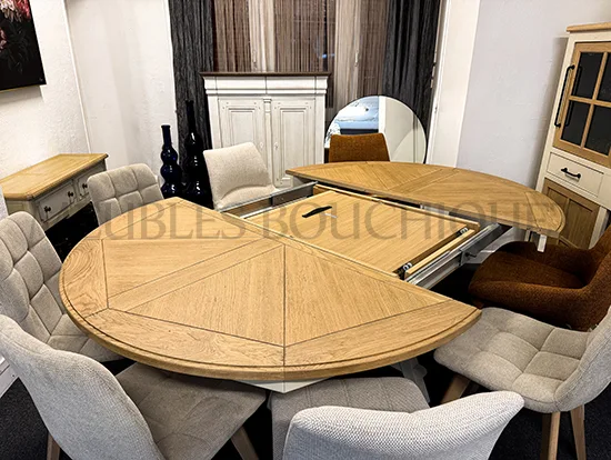 Grande table ronde extensible chêne style campagne chic Ateliers de Langres – Odyssée - Meubles Bouchiquet Bergues