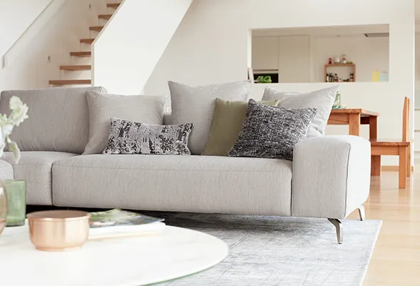 Comment nettoyer un canapé en tissu ?