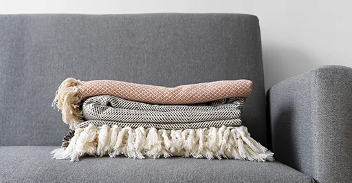 Un pantalon peut-il déteindre sur un canapé en tissu - Meubles Bouchiquet Bergues