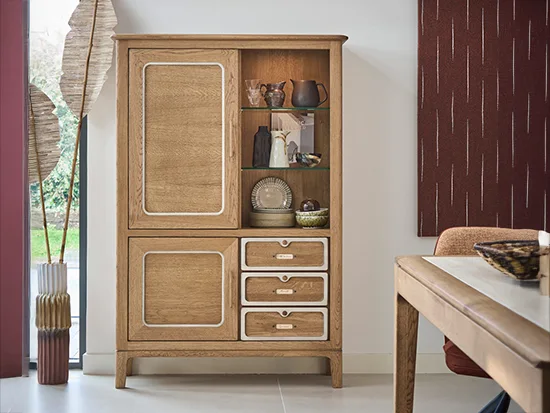 Meuble vitrine chêne massif verre portes battantes niche option LED Artcopi - Jazz - Meubles Bouchiquet