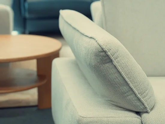 Accoudoir relevé du canapé relax électrique Sereno rom1961 beige