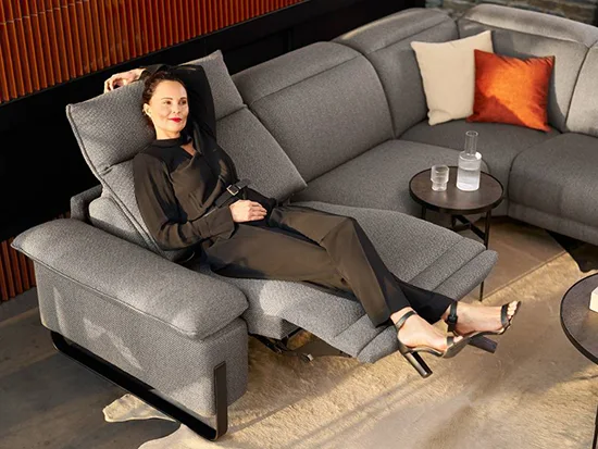 Fauteuil relax électrique gris rom1961 Sereno avec repose-pieds et coussin orange