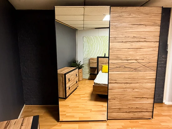 Armoire de chambre bois et métal noir avec portes coulissantes miroir Thalya