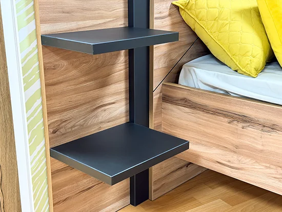 Chevets tablettes bois et métal noir assorti à la chambre Thalya