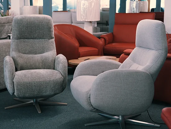 Fauteuil relax pivotant en tissu gris rom1961 Sonata aux magasin Meubles Bouchiquet à Bergues (59)