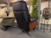 fauteuil-relax-manuel-cuir-noir-et-accoudoirs-bois-promo-meubles-bouchiquet-bergues