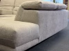 canape-angle-tissu-blanc-relax-coussin-accoudoirs-detail-03