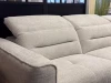 canape-angle-tissu-blanc-relax-coussin-accoudoirs-detail-04